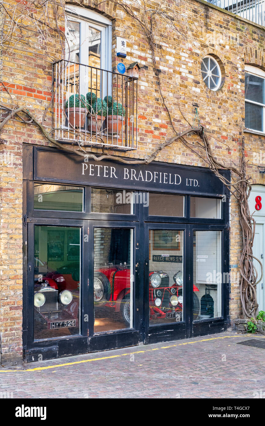 Peter Bradfield Ltd Classic e sports car showroom, Reece Mews, Kensington e Chelsea, Londra Foto Stock