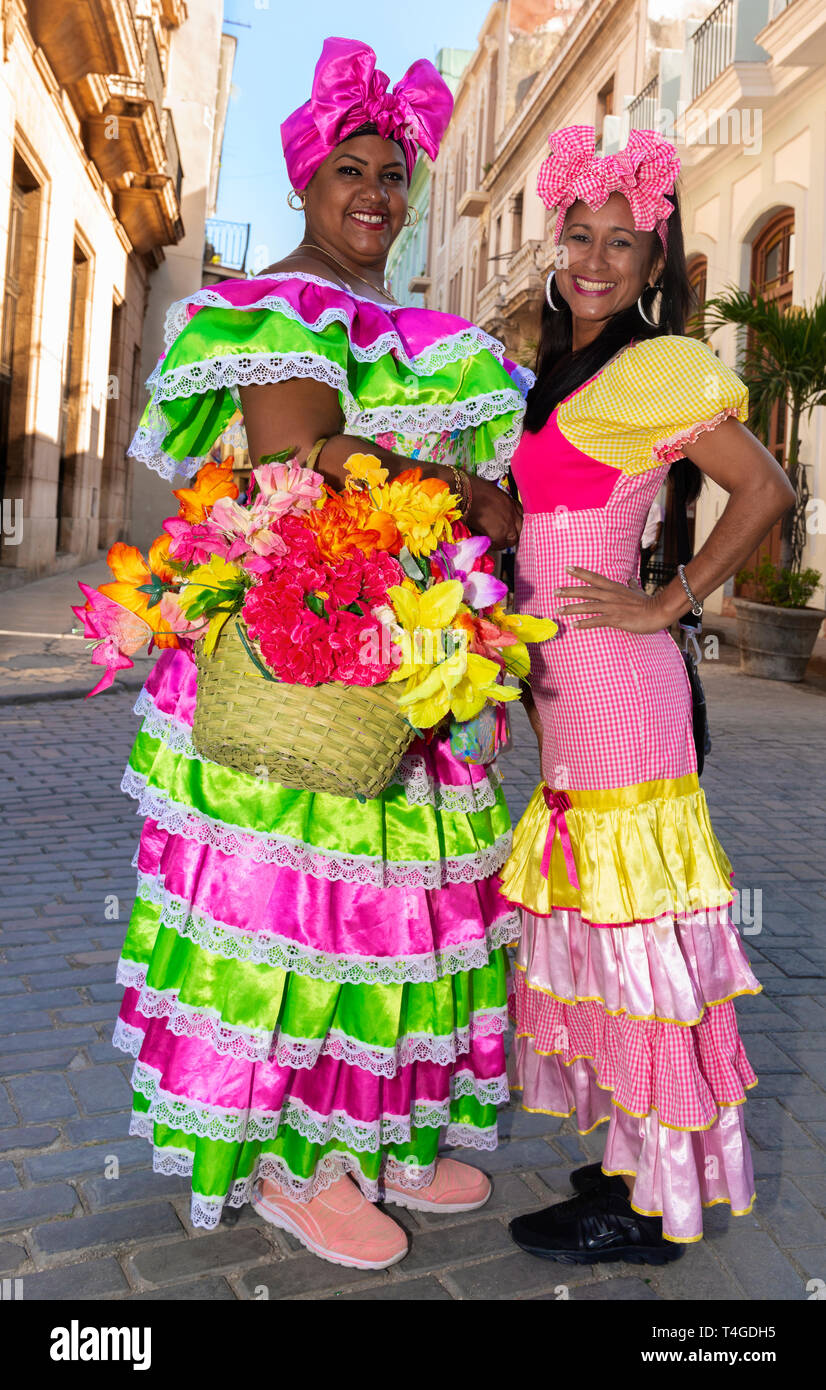 Donne tradizionali cubane immagini e fotografie stock ad alta risoluzione -  Alamy