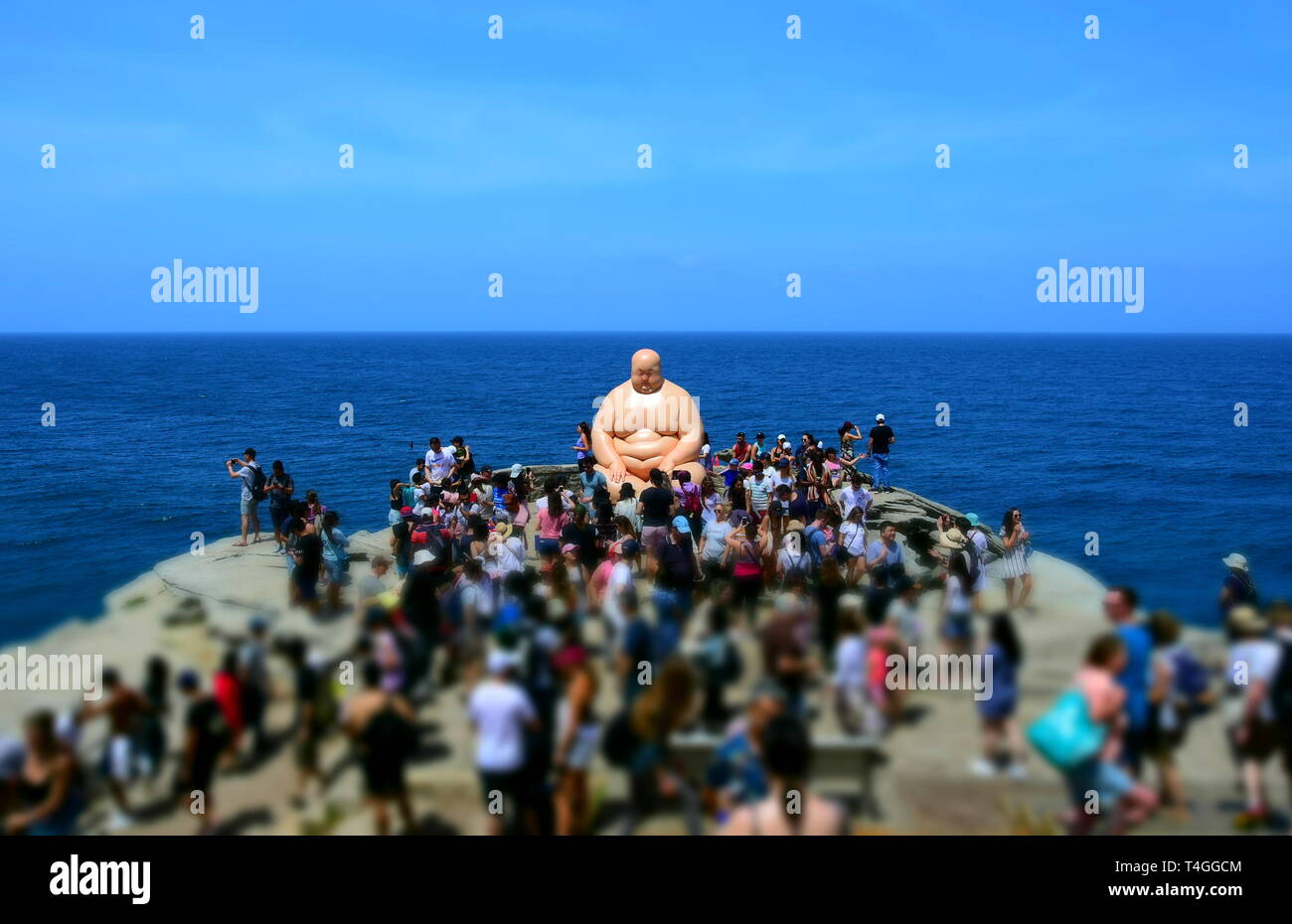 Sydney, Australia - Novembre 4, 2018. Mu Boyan: orizzonte. Scultura di mare lungo il Bondi a Coogee passeggiata costiera è più grande del mondo libero alla publi Foto Stock