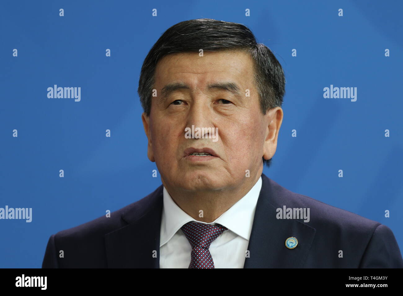 16.04.2019, Berlino, Germania, il Kyrgyzstan, Sooronbaj Dshejenbekow in dichiarazioni alla stampa in cancelleria. Foto Stock