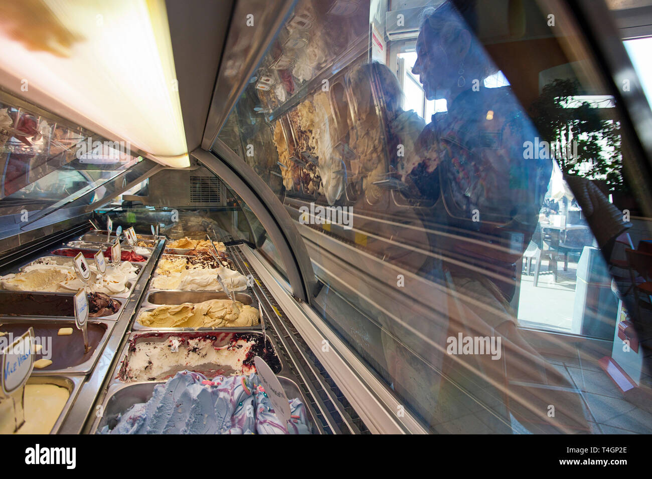 All'interno di un gelato shop in Trieste, Italia Foto Stock