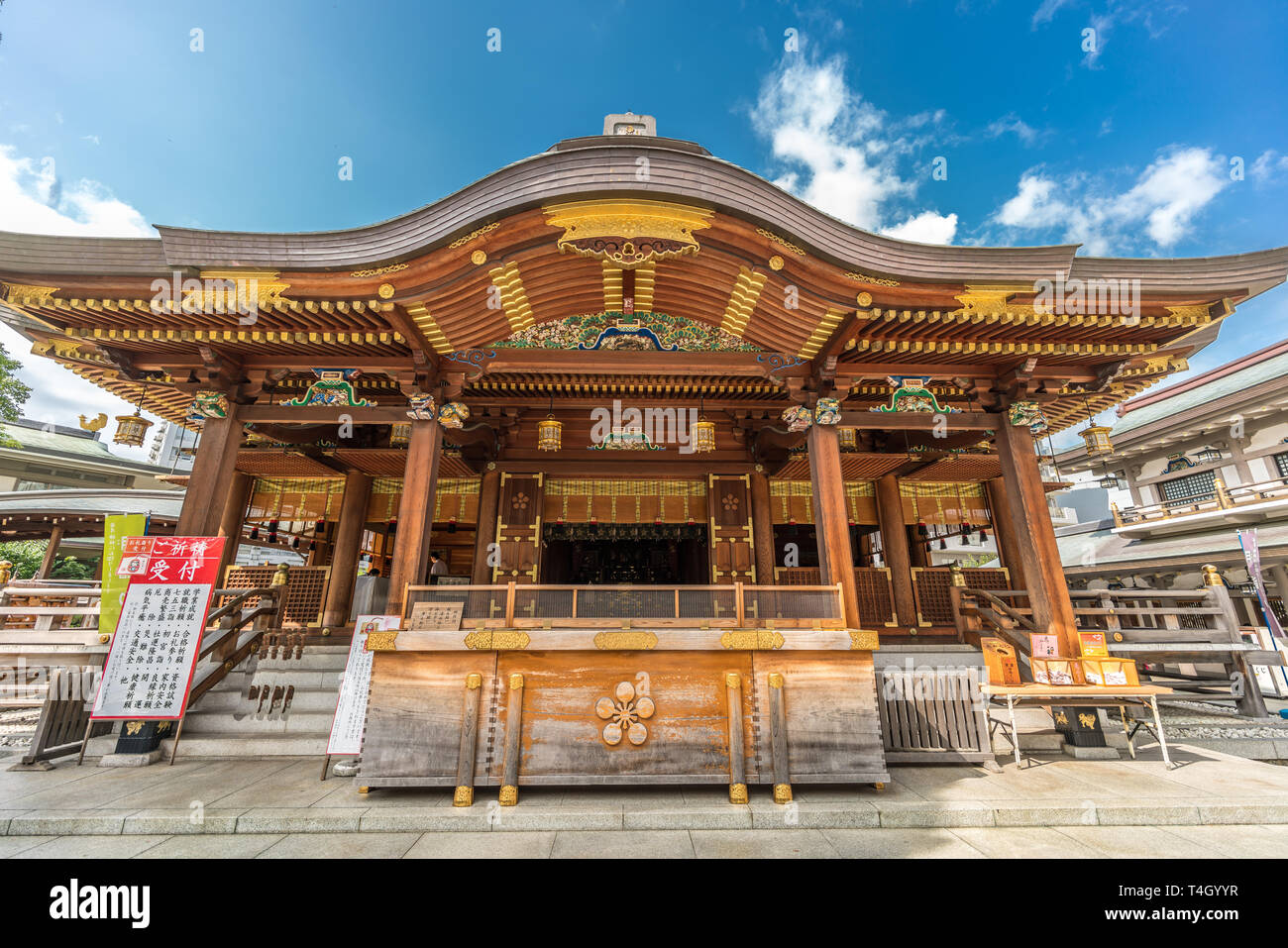 Tokyo, Bunkyo-ku - 13 Agosto 2017 : Honden (sala principale) Vista frontale di Yushima Tenmangu o Yushima Tenjin. Lo Shintoismo santuario dedicato a Tenjin, Kami o Foto Stock