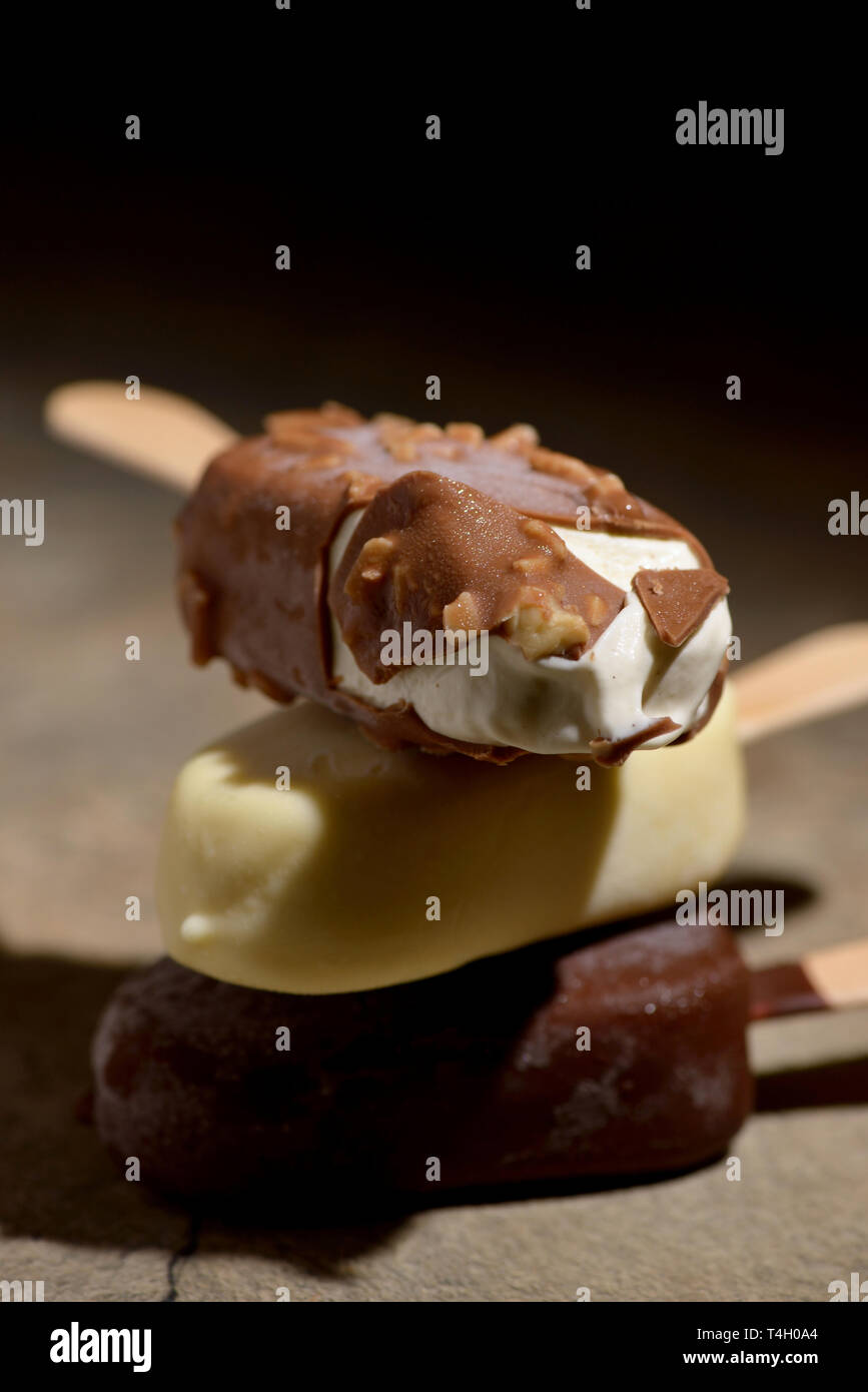 Gelato al cioccolato pila impostato Foto Stock