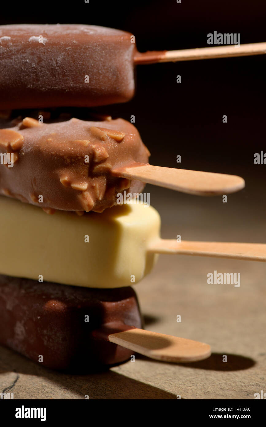 Gelato al cioccolato pila impostato Foto Stock