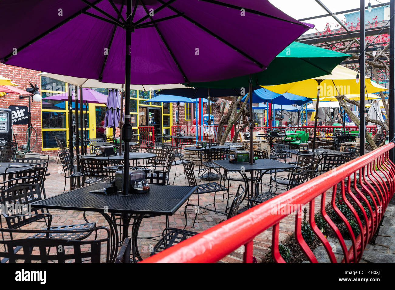 ASHEVILLE, NC, Stati Uniti d'America-4/11/19: Il Mellow ristorante Fungo, su Broadway Avenue, nel centro cittadino. Foto Stock