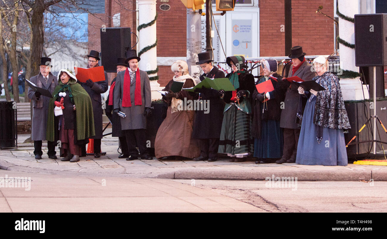 Il 5 dicembre 2015 Windsor Ontario editoriale Sandwich Olde Town Carolers Celebrazione di Natale Foto Stock