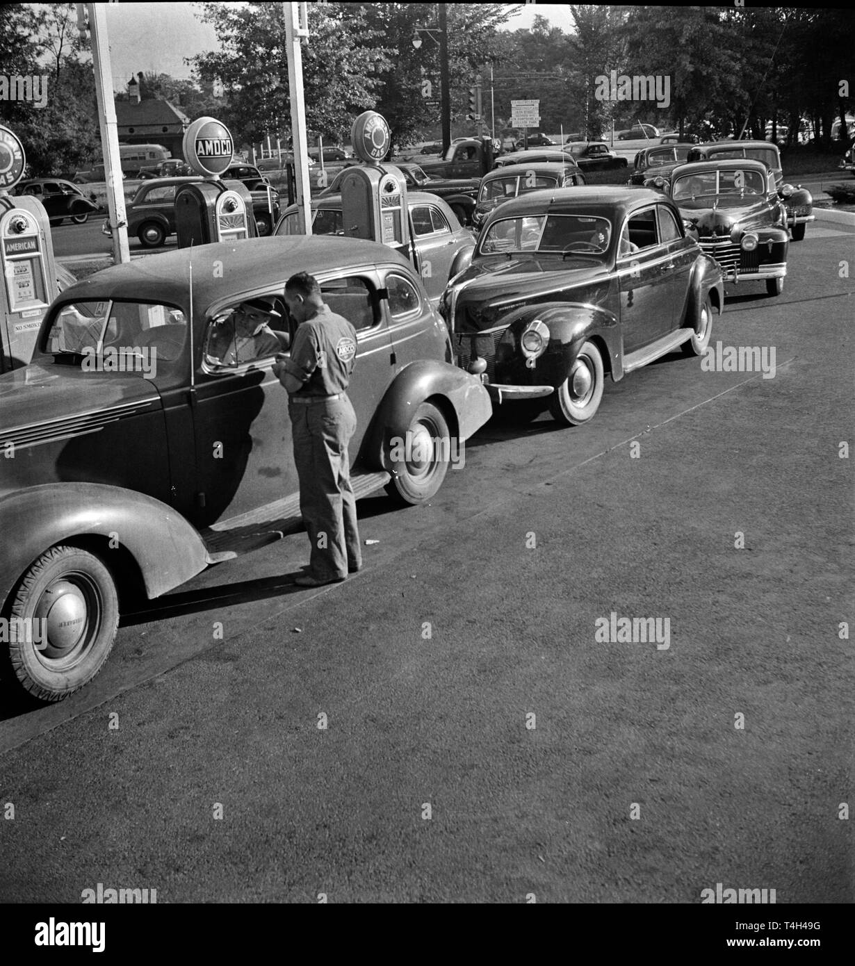 Auto d'epoca da gli anni trenta e quaranta presentato in una foto dal periodo di tempo Foto Stock