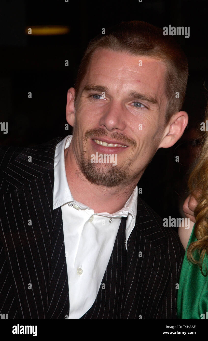 LOS ANGELES, CA. Giugno 23, 2004: Attore ETHAN HAWKE presso il Los Angeles premiere del suo nuovo film prima del tramonto. Foto Stock