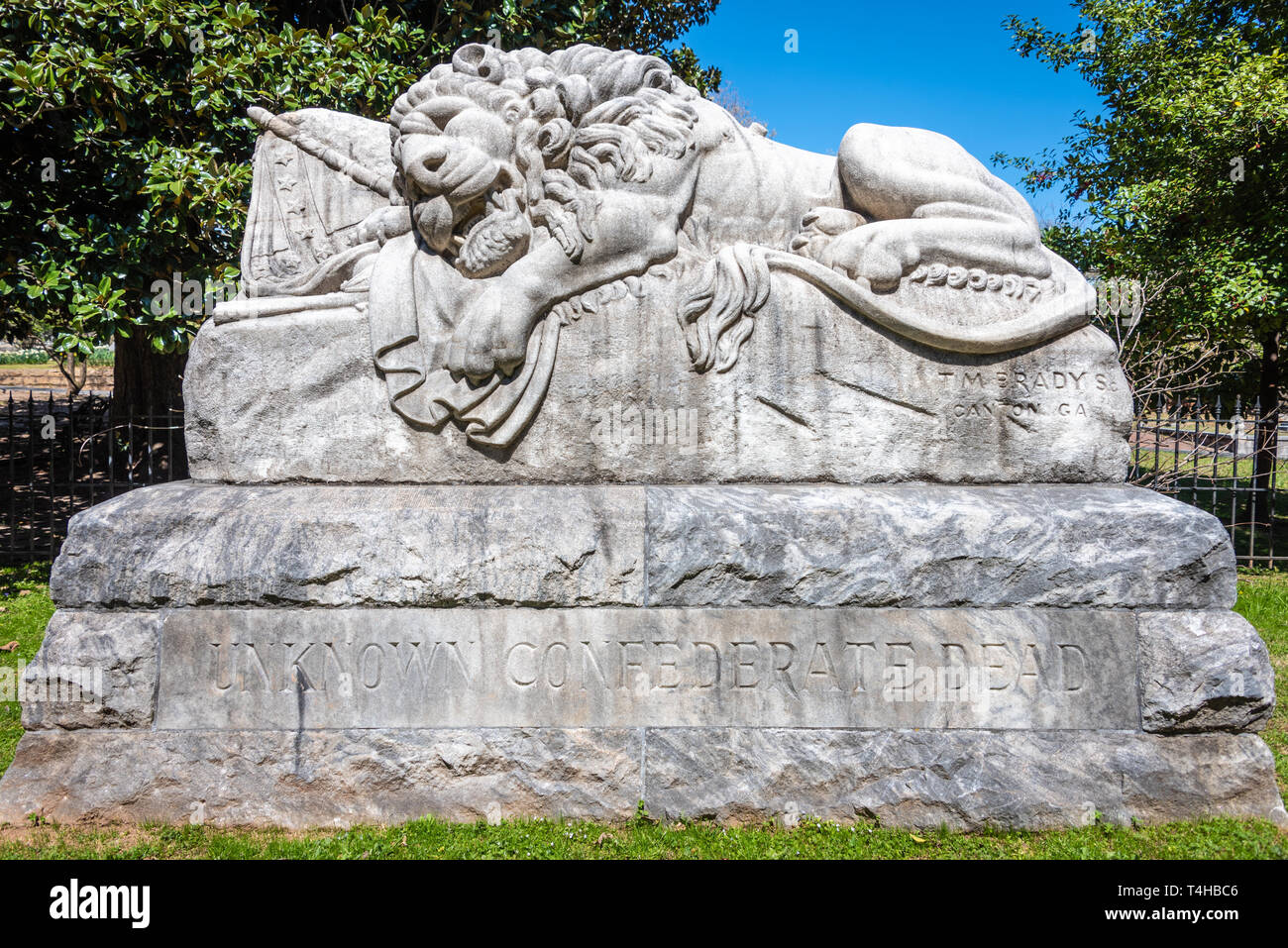 Confederato ignoto memorial morto noto come il leone della Confederazione o il leone di Atlanta, a Oakland il cimitero di Atlanta, Georgia. (USA) Foto Stock