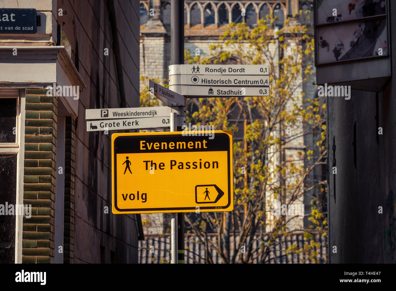 Dordrecht, Paesi Bassi - 15 Aprile 2019: pedonale cartello in preparazione per la passione. La passione è la traduzione moderna delle ultime ore Foto Stock