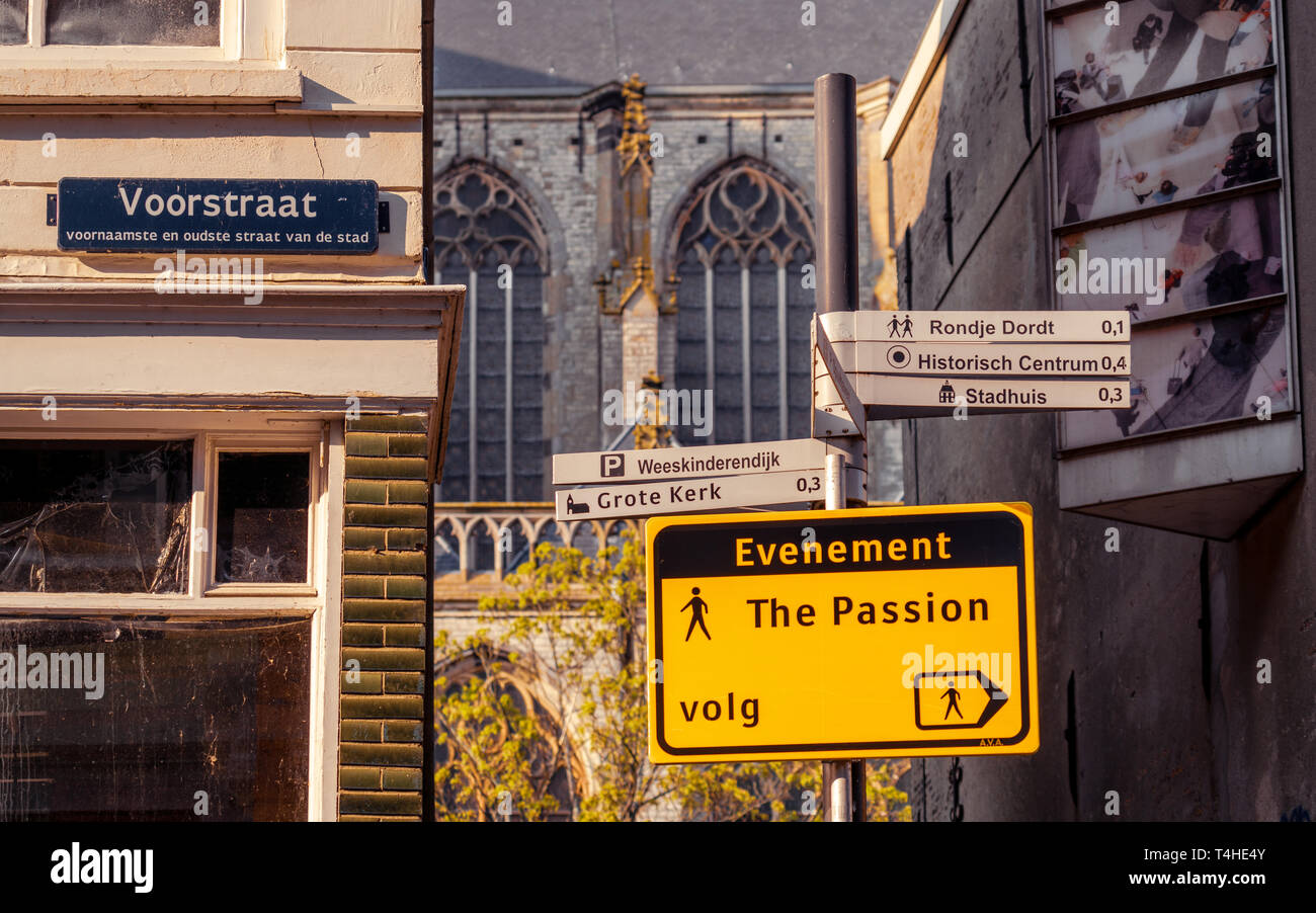 Dordrecht, Paesi Bassi - 15 Aprile 2019: pedonale cartello in preparazione per la passione. La passione è la traduzione moderna delle ultime ore Foto Stock