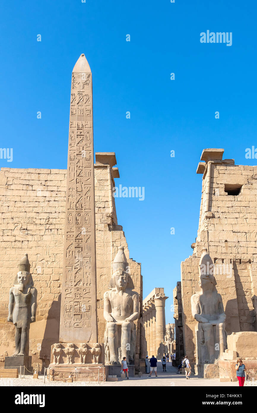 Aswan, Egitto - 11 Settembre 2018: Il Tempio di Luxor, un antico e grande tempio egizio complesso situato sulla riva orientale del Nilo nella città di Foto Stock