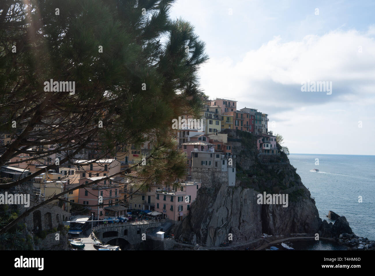 Una soleggiata Vista di Manarola Cinque Terre Liguria Foto Stock