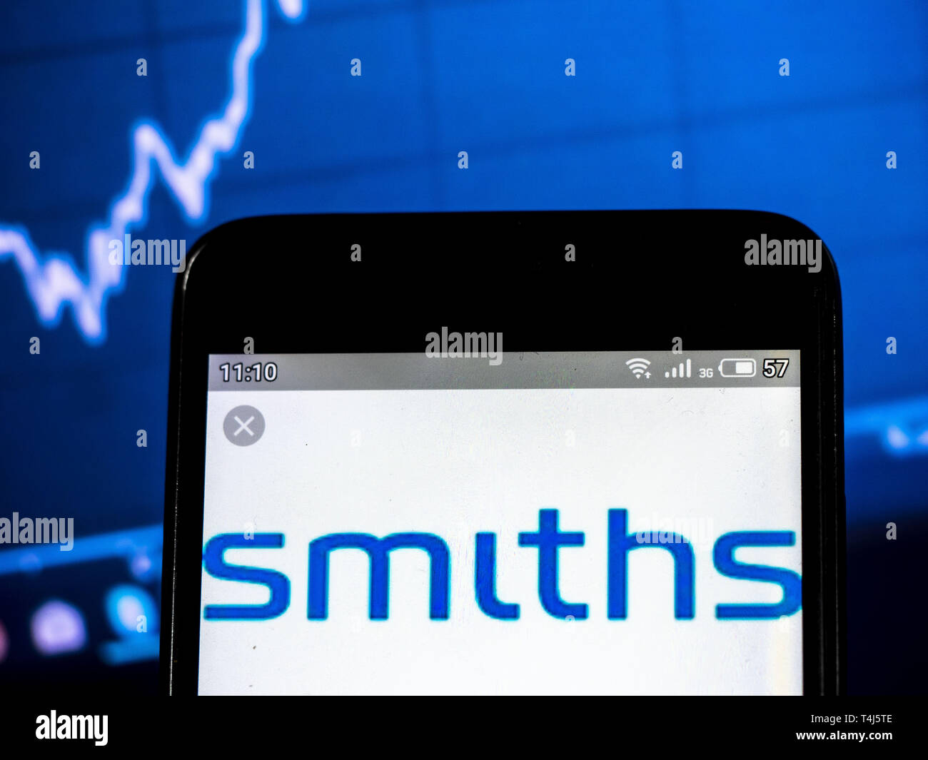 L'Ucraina. Xvii Apr, 2019. In questa foto illustrazione un Smiths Group plc logo che si vede visualizzato su un telefono intelligente. Credito: Igor Golovniov SOPA/images/ZUMA filo/Alamy Live News Foto Stock