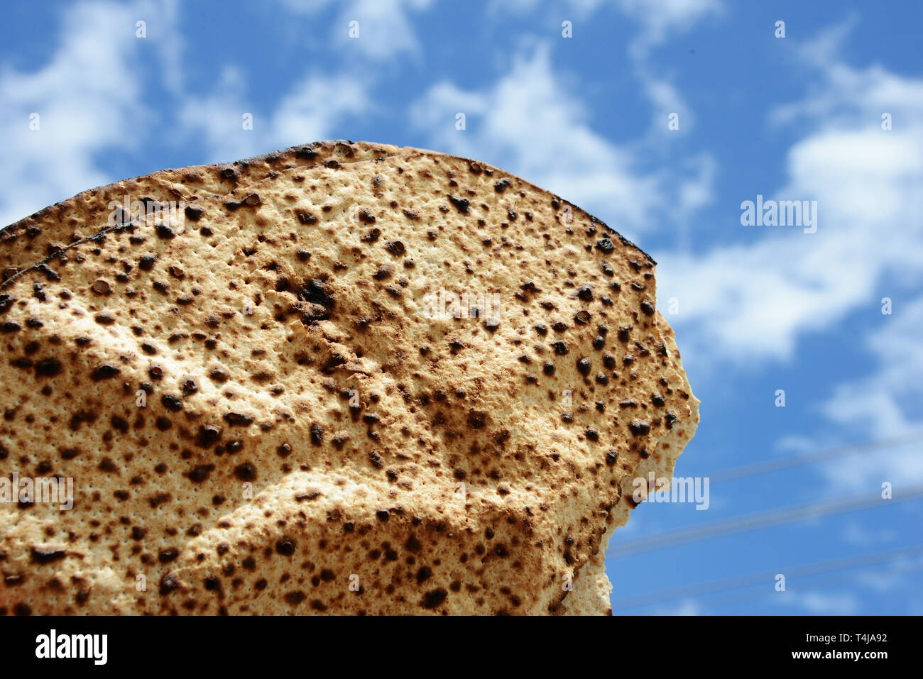 Matzo Shmurah fatto di grano che è stata sotto sorveglianza speciale - Pasqua Ebraica Foto Stock
