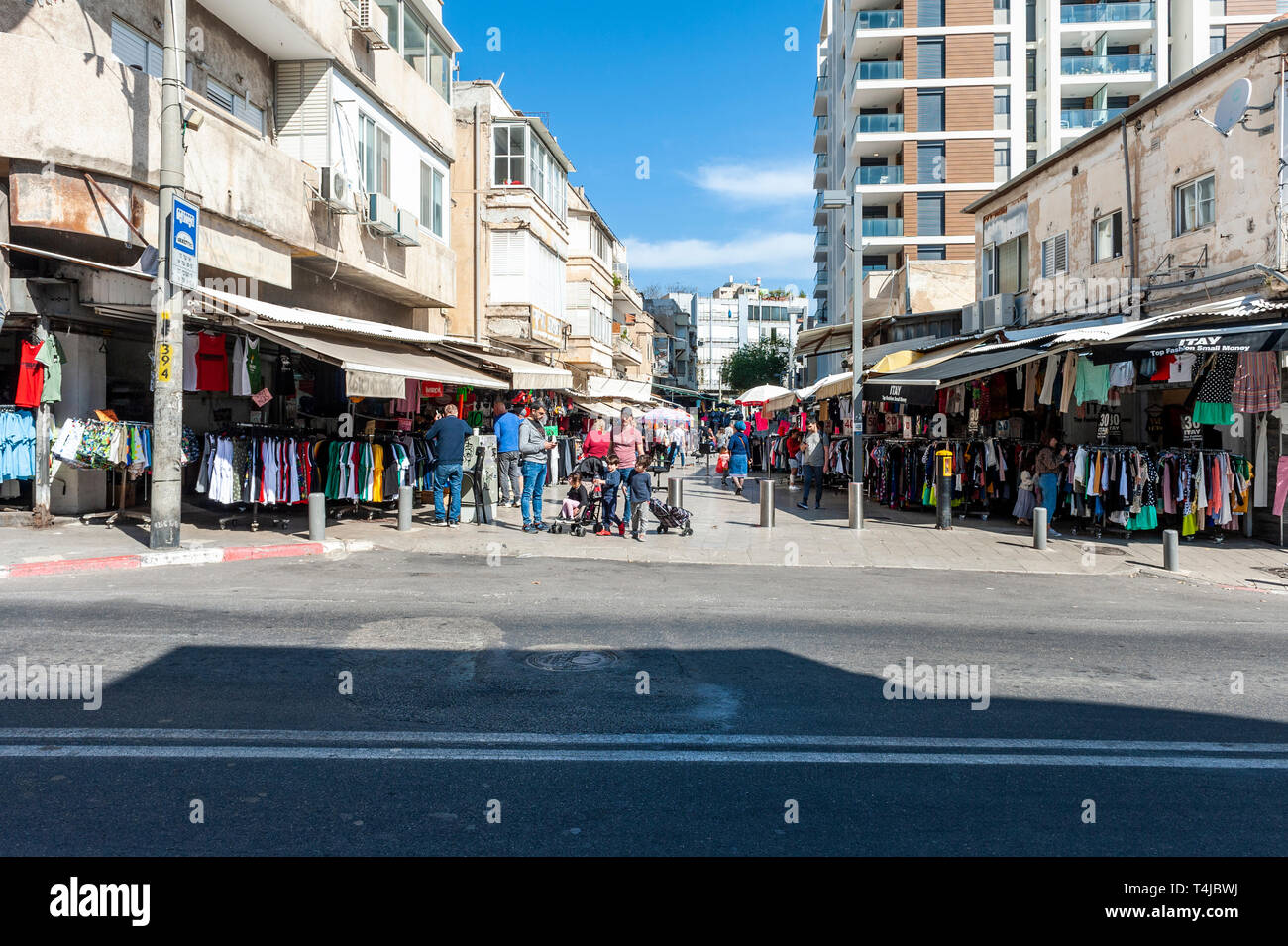 Israele, Tel Aviv-Yafo - 12 Aprile 2019: mercato Bezalel su King George street Foto Stock