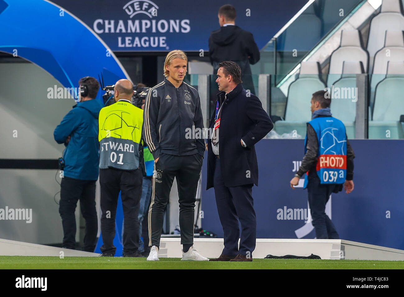 Il 16 aprile 2019 Torino, Italia partite di Champions League 2018-2019: Juventus v Ajax Kasper Dolberg di Ajax, Marc Overmars Foto Stock