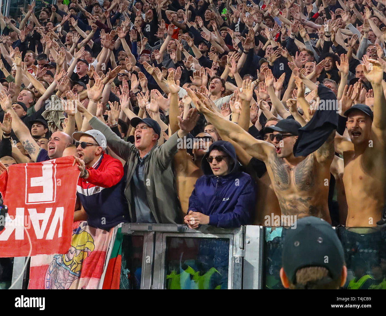 Il 16 aprile 2019 Torino, Italia partite di Champions League 2018-2019: Juventus v Ajax Ajax sostenitori Foto Stock