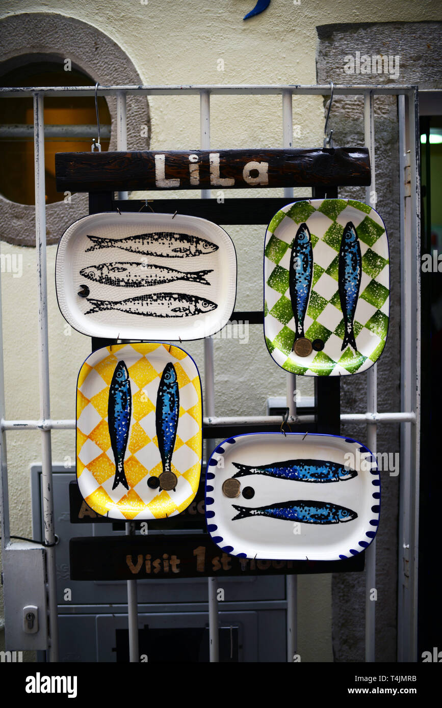 Piastre decorate con le sardine, Sintra, Portogallo Foto Stock