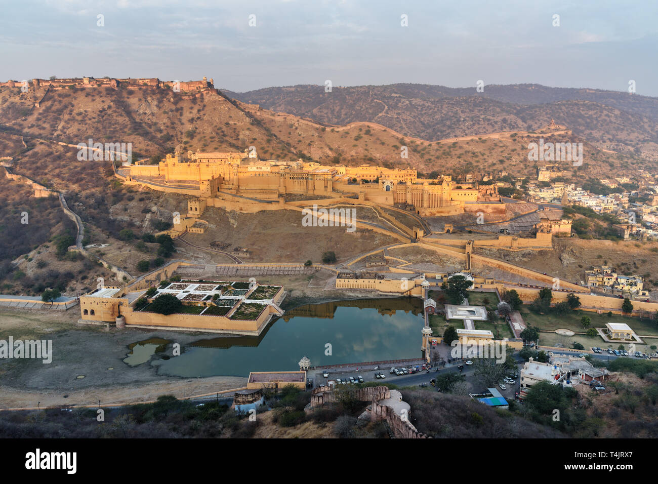 Vista del Forte Amber e il palazzo al mattino a Jaipur. Il Rajasthan. India Foto Stock