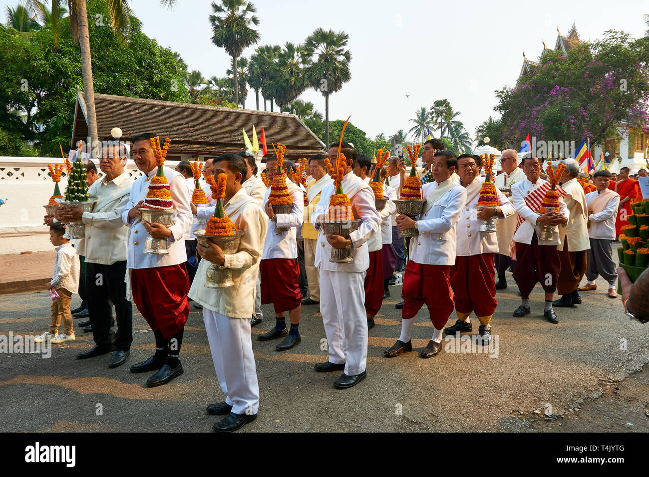 LUANG Prabang, Laos - aprile 17. 2019. Locale popolo Lao celebrando Pi ami. Lao Anno nuovo, sfilata Foto Stock