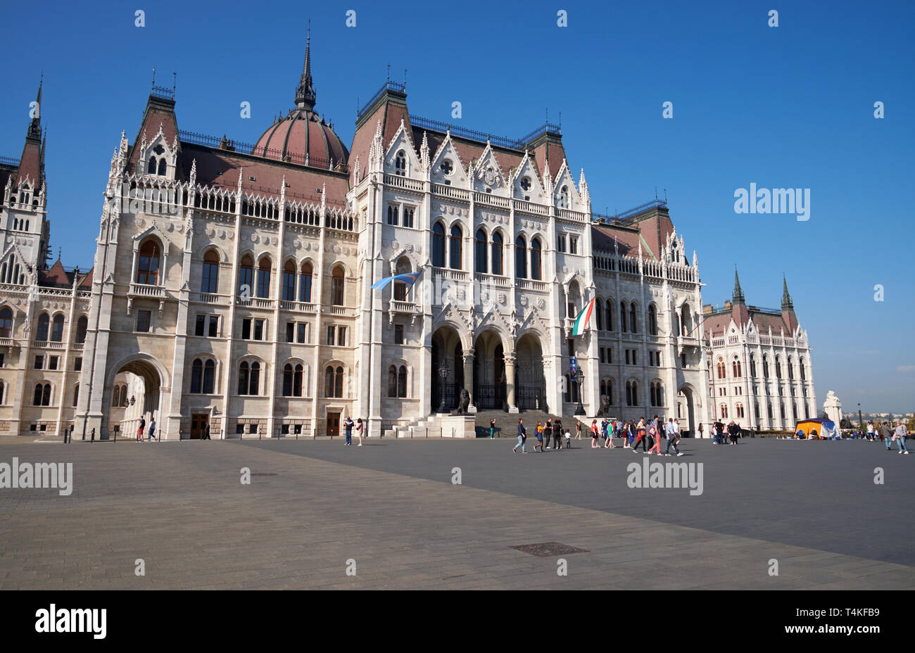 Il lato orientale del parlamento ungherese edificio, Kossuth Lajos Square, Budapest, Ungheria. Foto Stock