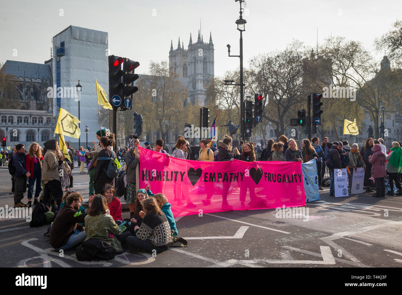 I manifestanti bloccano la strada da Piazza del Parlamento, Westminster per la ribellione di estinzione di dimostrazione Foto Stock
