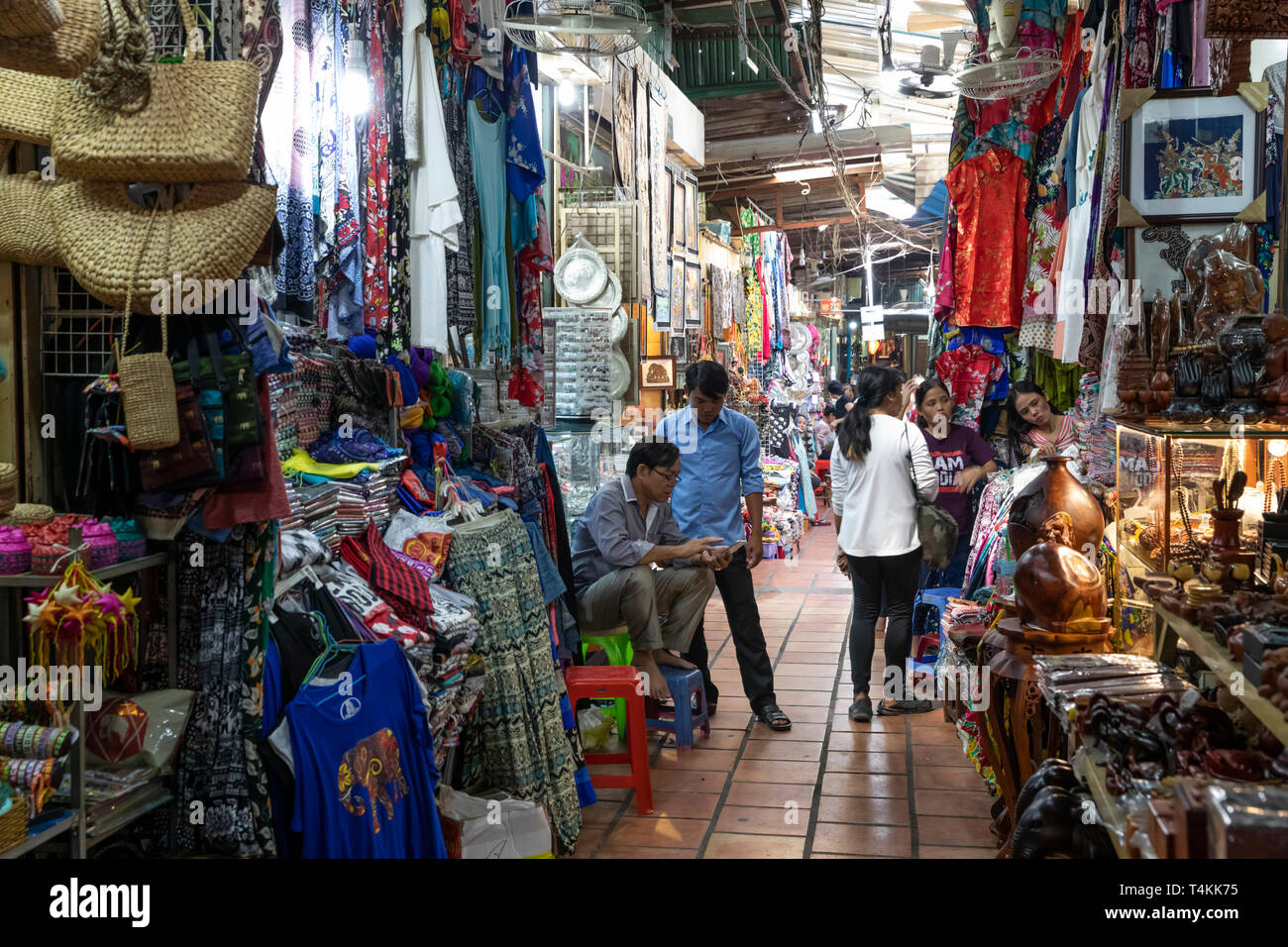 Interno del mercato russo, Phnom Penh, Cambogia, Asia sud-orientale, Asia Foto Stock