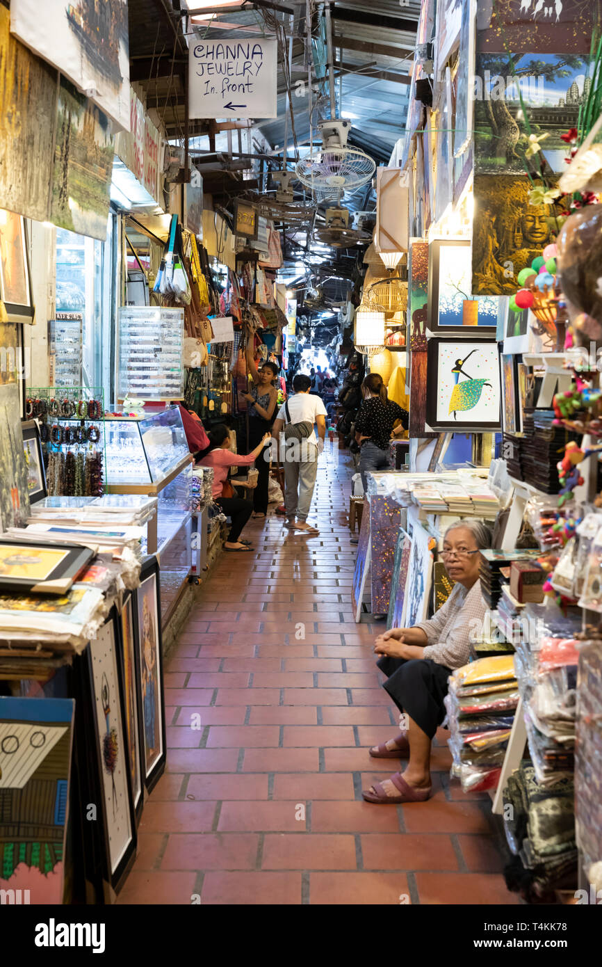 Interno del mercato russo, Phnom Penh, Cambogia, Asia sud-orientale, Asia Foto Stock