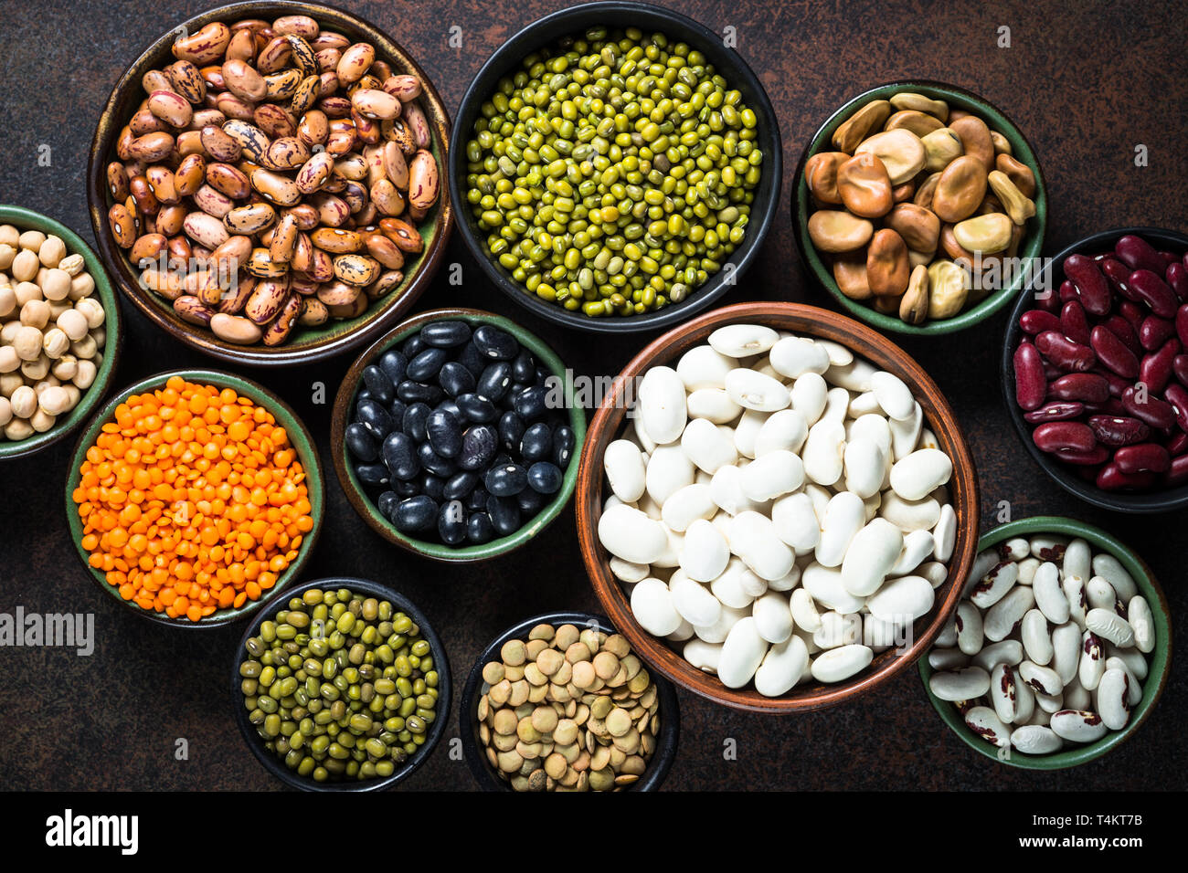 Legumi, lenticchie, chikpea e fagioli assortimento. Foto Stock