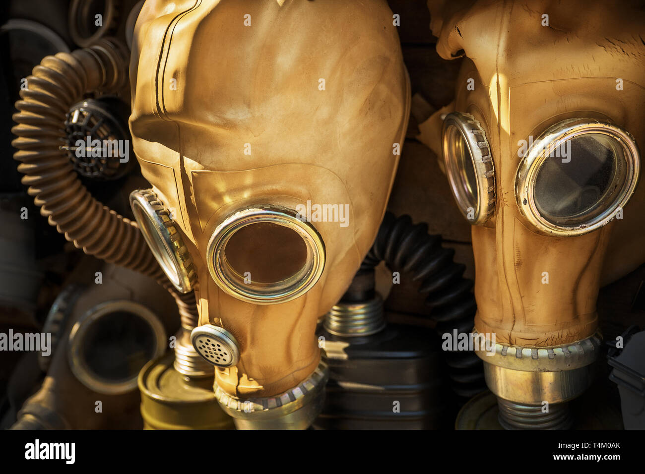 Vecchio di maschere antigas Foto Stock
