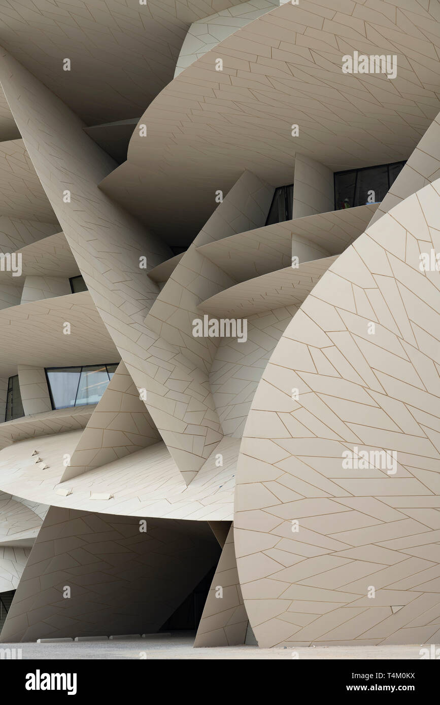 Vista del nuovo Museo Nazionale del Qatar a Doha , Qatar. Architetto Jean Nouvel. Foto Stock