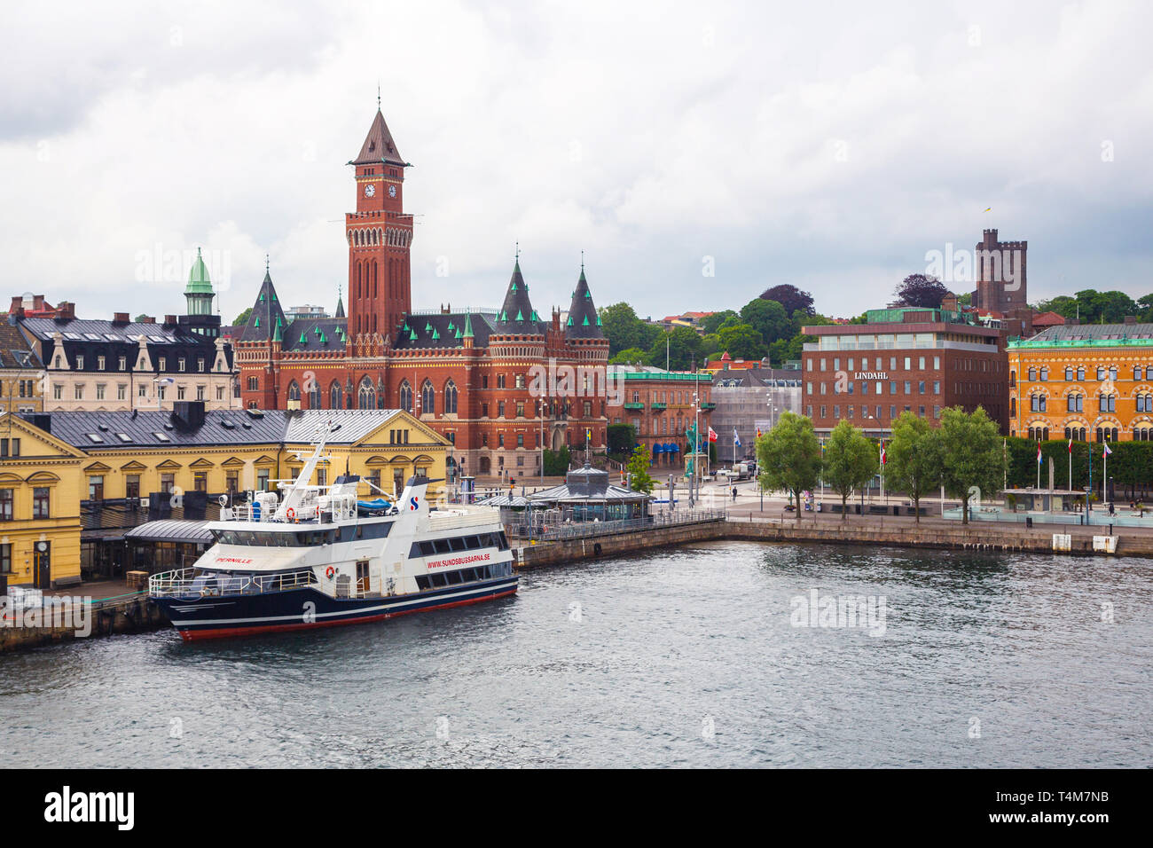 Vista del centro della città e il porto di Helsingborg Foto Stock