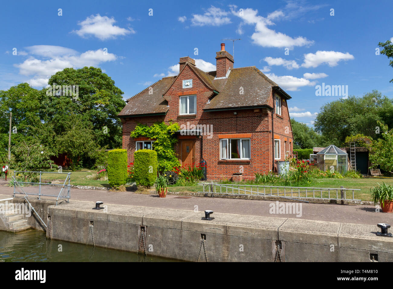 Bloccaggio di Clifton e bloccare i detentori casa sul Fiume Tamigi, UK. Foto Stock