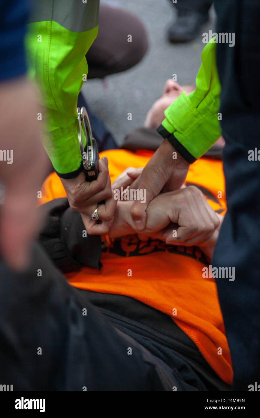 Londra Regno Unito 17 aprile 2019: Ribellione dell'estinzione: Attivisti per il cambiamento climatico che protestano in Regent Street, Oxford Circus, credito: Ian Humphreys Foto Stock