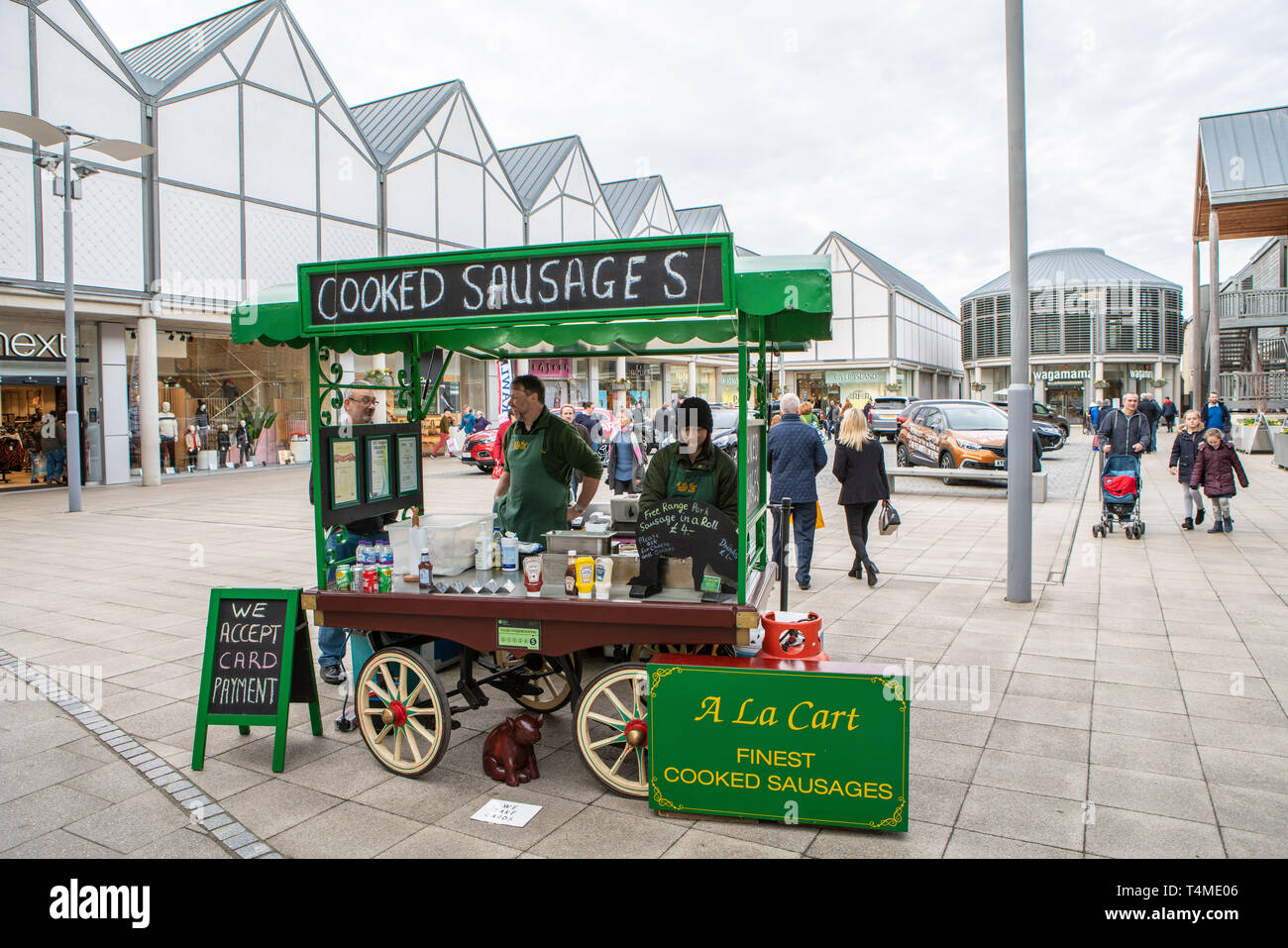 Salame Salesman, presso l'Apex Shopping Center, Bury St Edmunds, Suffolk, Regno Unito Foto Stock