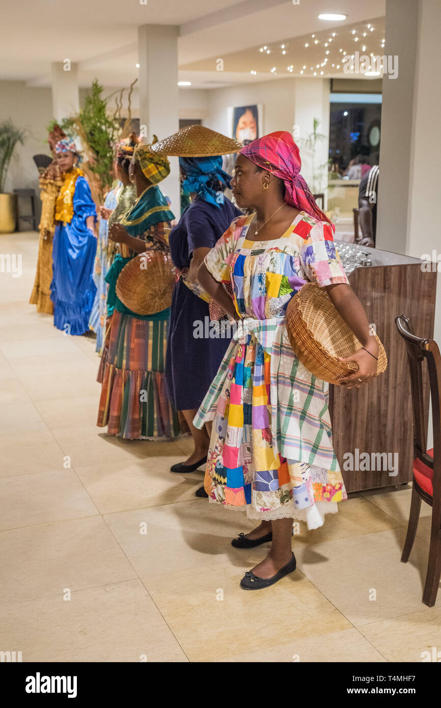 Donne Guianese mostra abiti tradizionali, Guyana, Cayenne, Francia Foto Stock