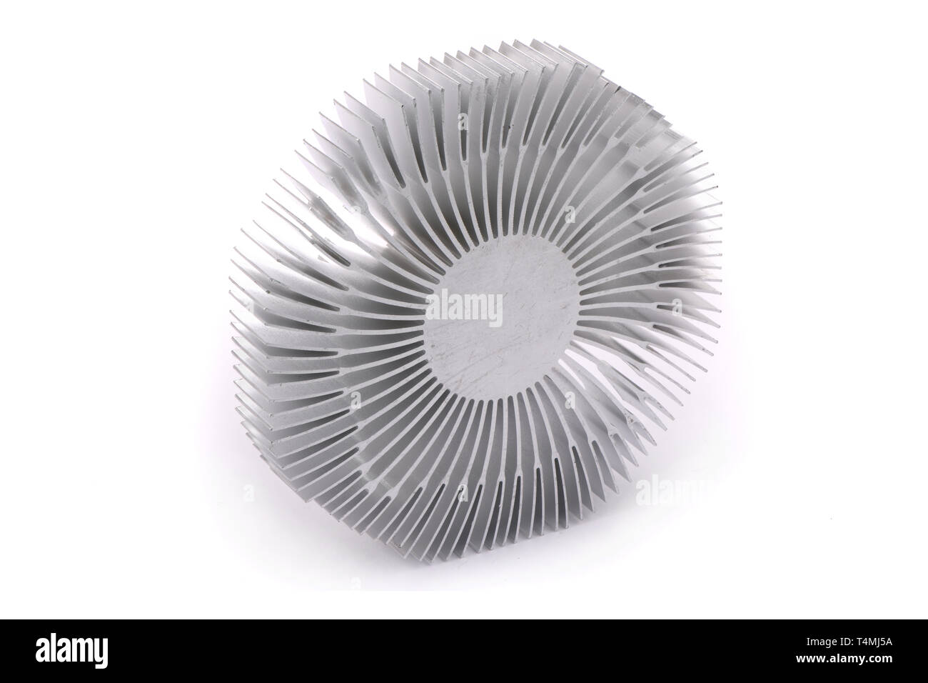 Alluminio radiatore per il raffreddamento del processore del computer, sistema di raffreddamento, isolato su sfondo bianco Foto Stock