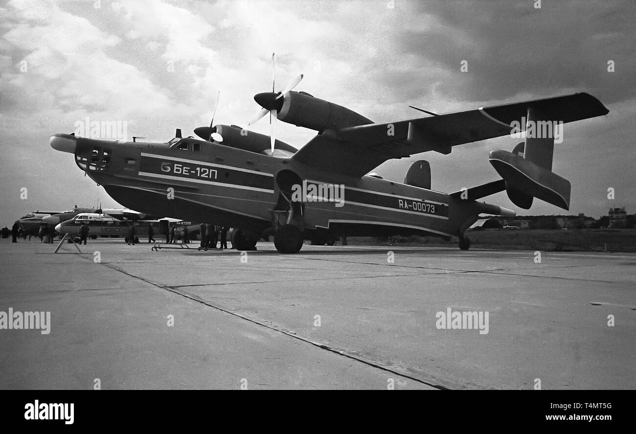 Essere-12P - Sistemi antincendio aerei.Il primo aereo internazionale e lo spazio salon MAKS'93 Foto Stock