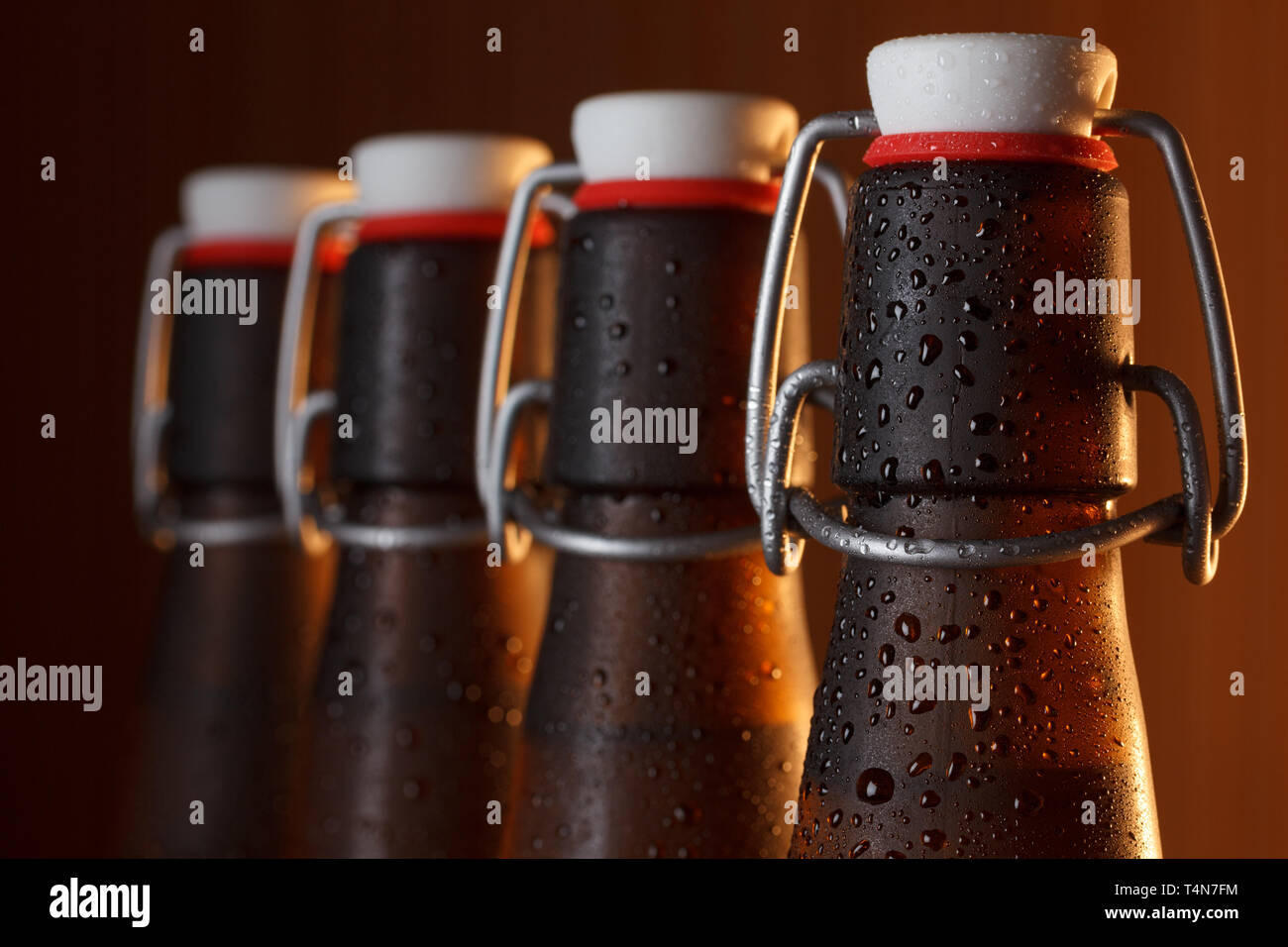 Vintage le bottiglie di birra con swing top macro Foto Stock