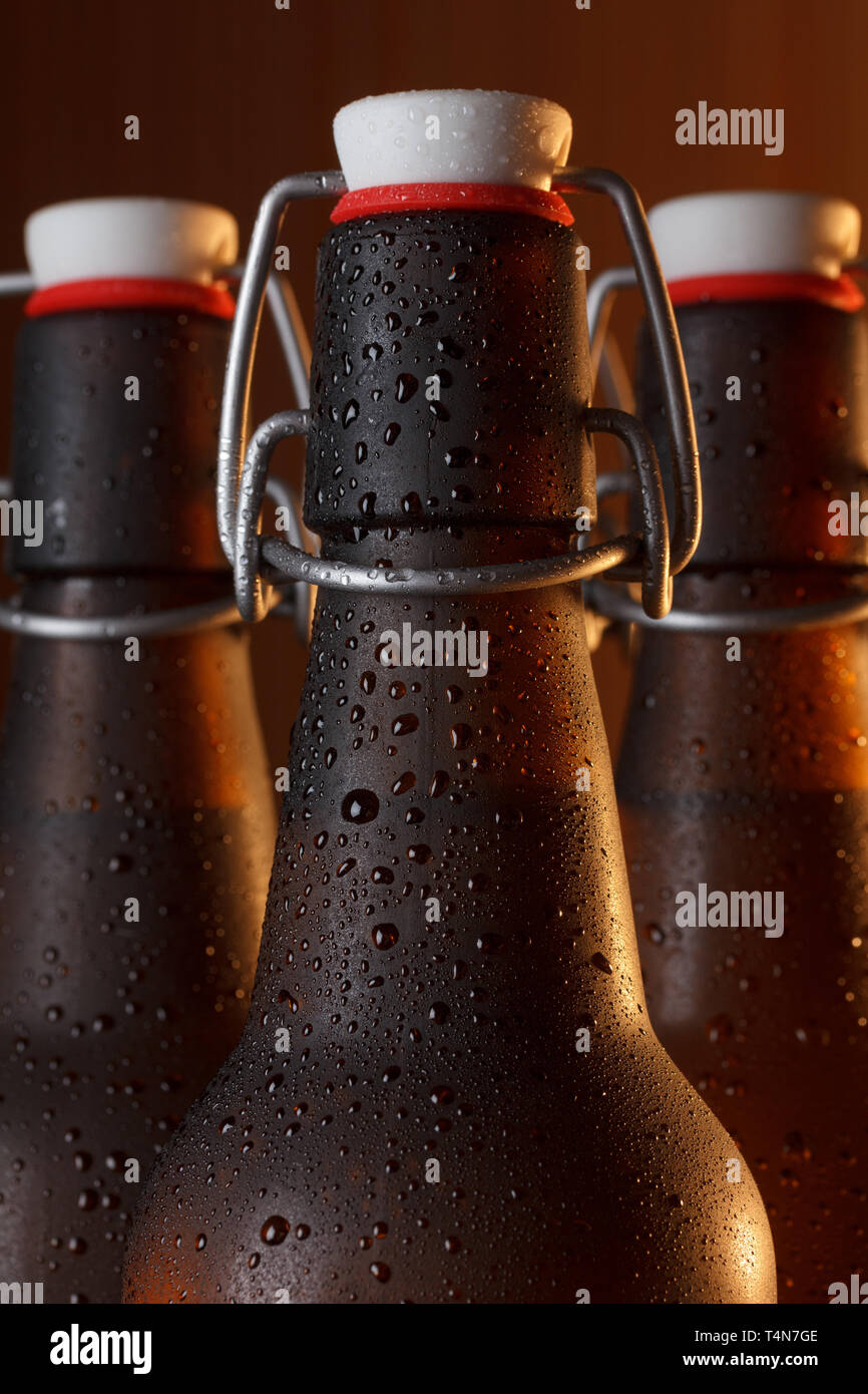 Le bottiglie di birra con vintage swing top Foto Stock
