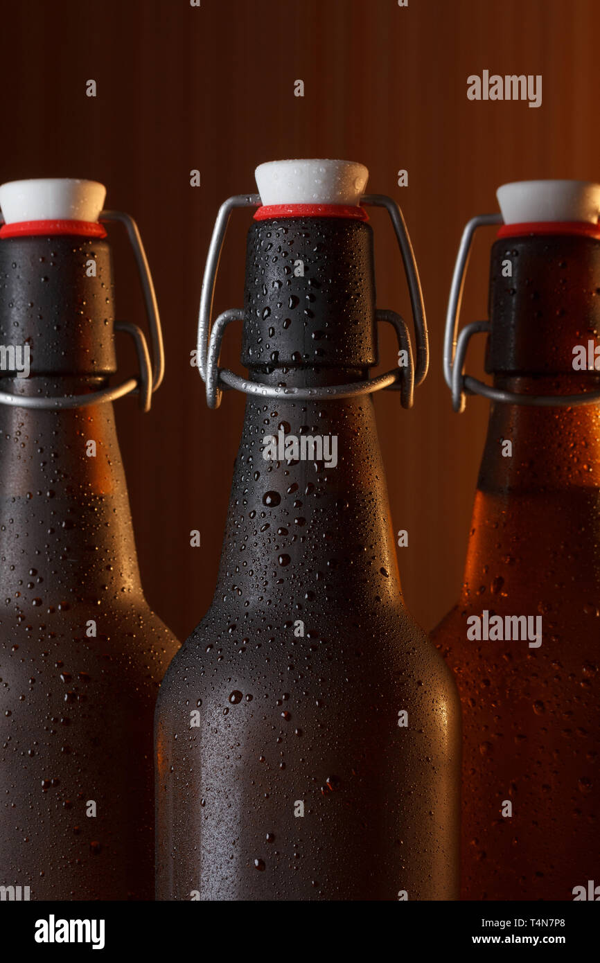 Le bottiglie di birra con vintage swing top Foto Stock