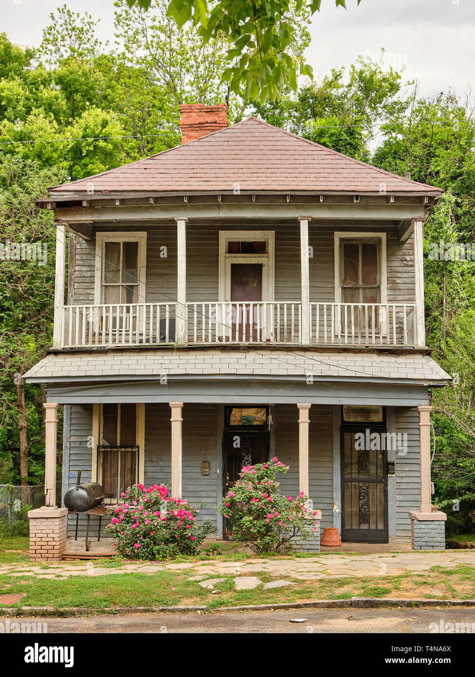 Vecchia casa o casa in un vecchio quartiere di Montgomery in Alabama, Stati Uniti d'America. Foto Stock