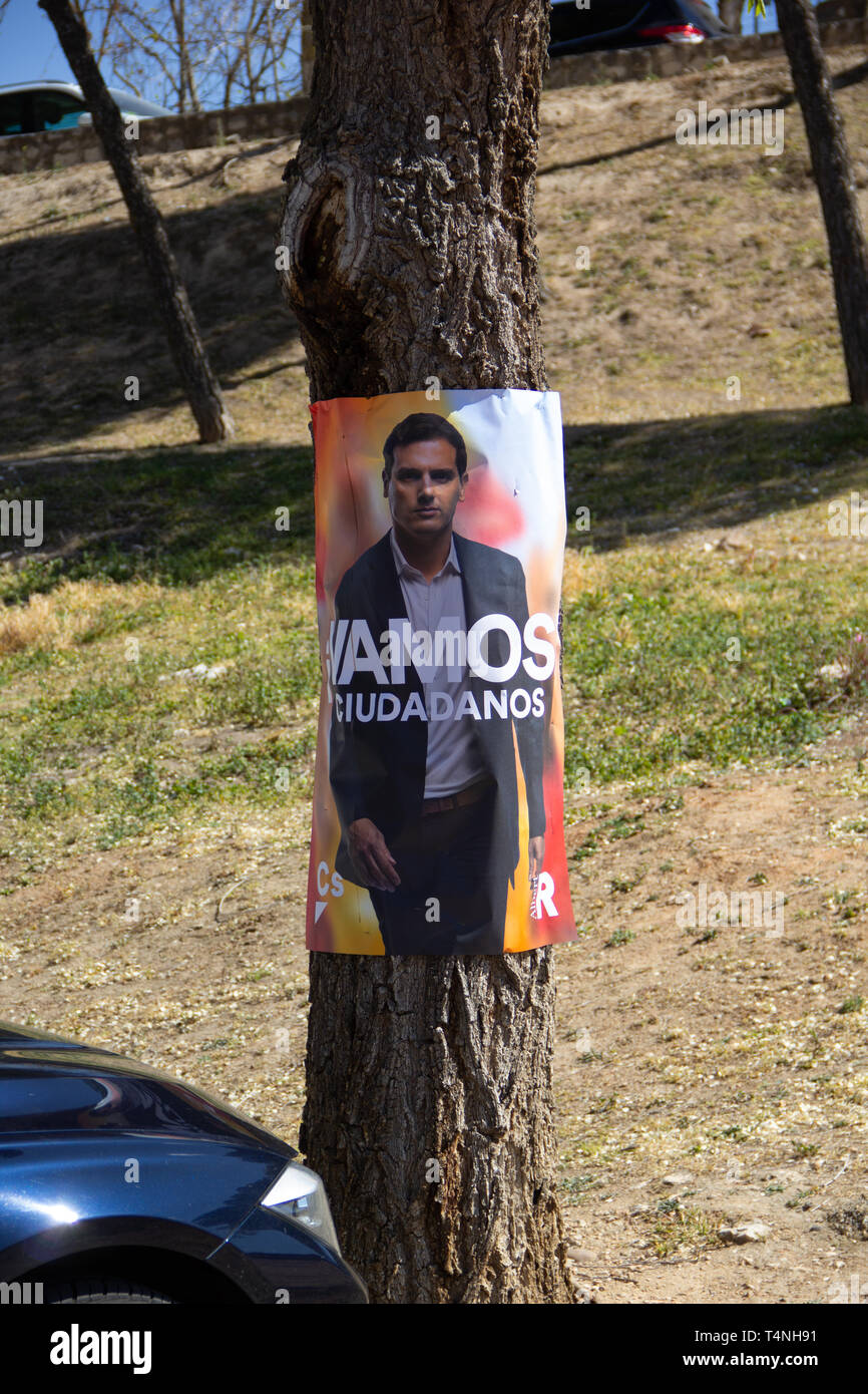 A Chinchon, Spagna - 04 14 2019: campagna politica manifesto del partito ciudadanos candidato di piombo, Alberto Rivera, per le elezioni generali del 28 aprile Foto Stock