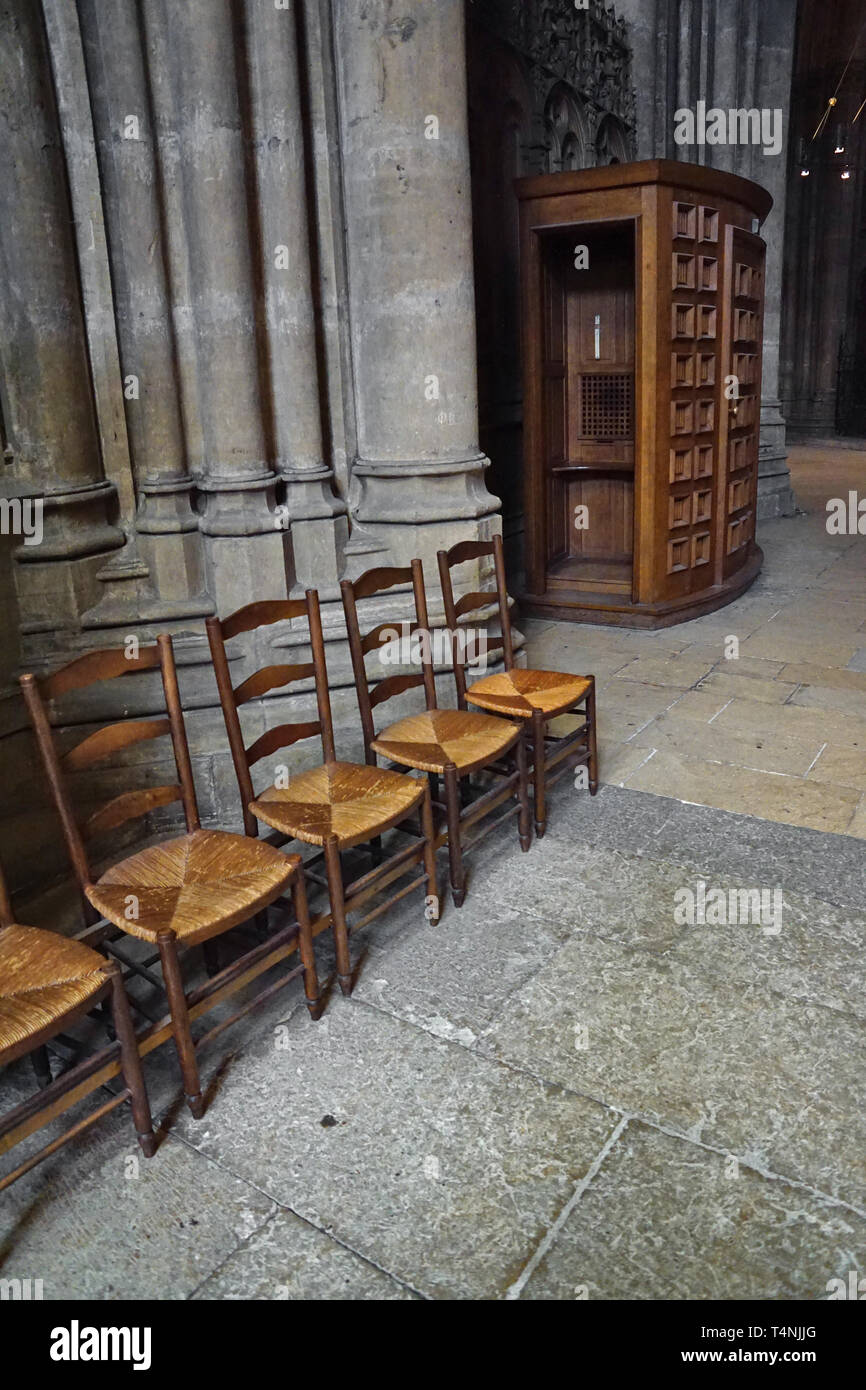 Sedia confessionale nella cattedrale di Metz / Francia Foto Stock