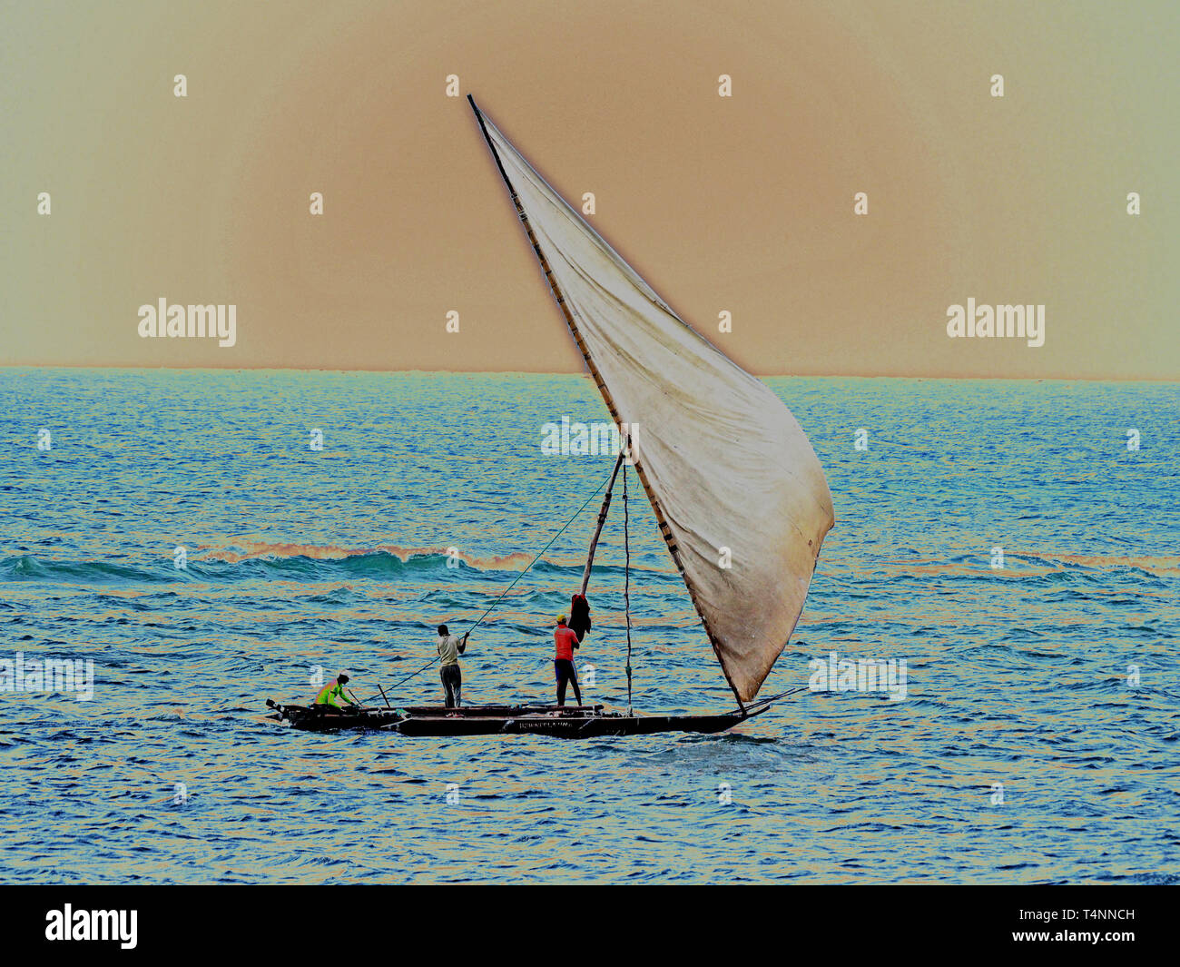 Immagine romanticised locali di pescatori keniota caratteristica vela Pesca outrigger canoe chiamato ngalawa nell'Oceano Indiano al largo Watamu,Kenya,Africa Foto Stock