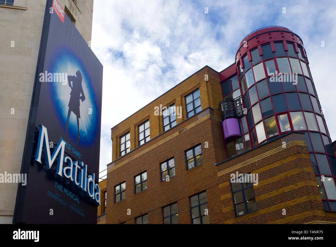 Seven Dials & Matilda, Cambridge Theatre, Covent Garden di Londra, Inghilterra. Foto Stock