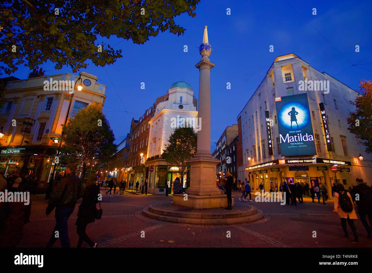 Seven Dials & Matilda, Cambridge Theatre, Covent Garden di Londra, Inghilterra. Foto Stock