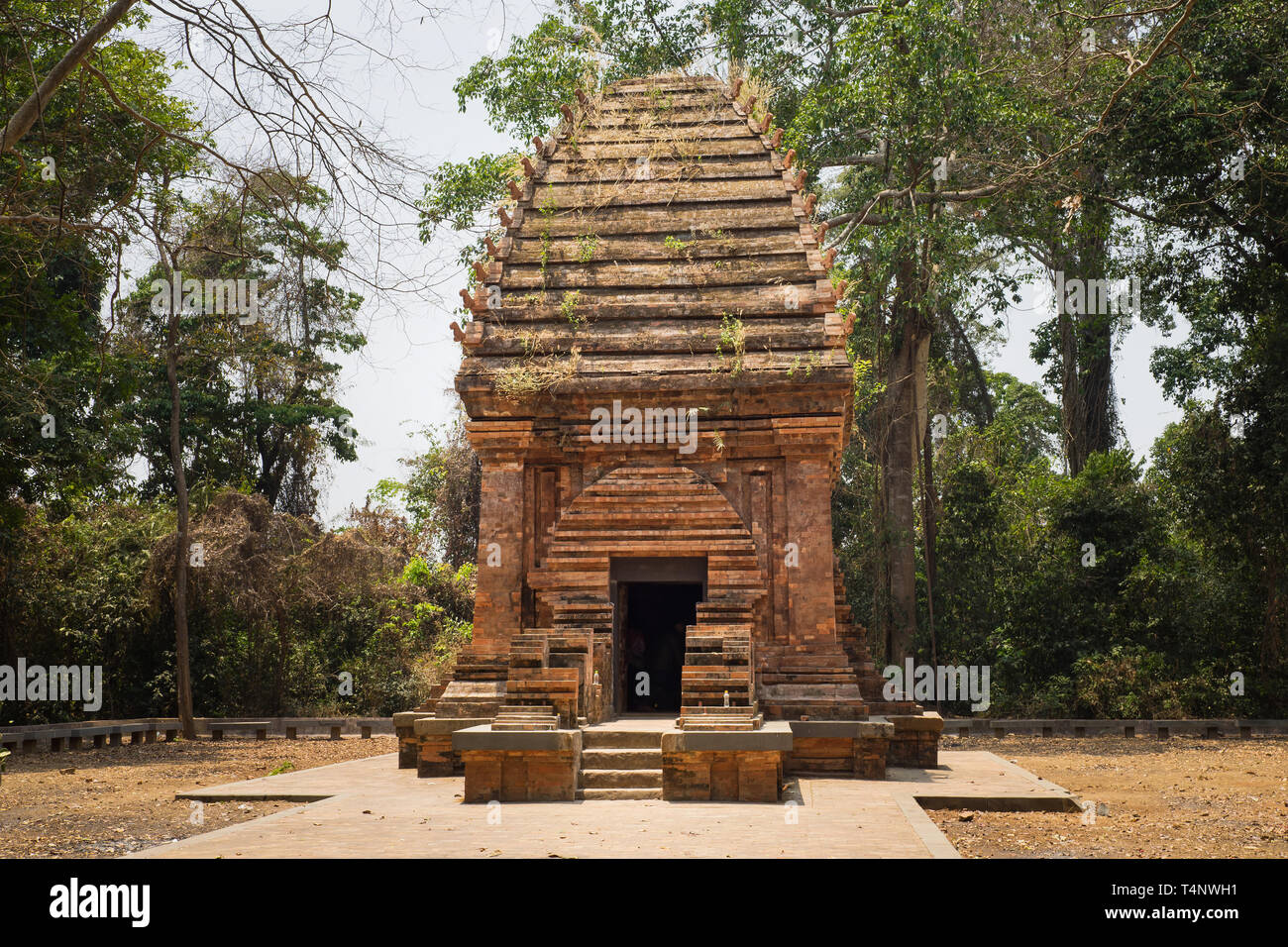 Il solo Cham torre in Altipiani Centrali del Vietnam, Yang rebbio Tower è situato in Ea Sup distretto, 100km lontano dal Buon Ma Thuot Foto Stock