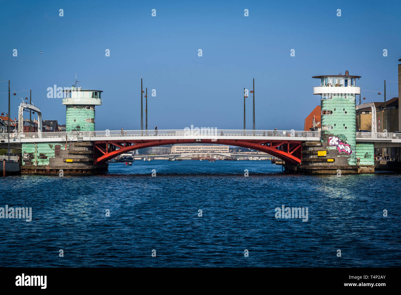 Knippelsbro ponte costruito nel 1937 con il suo caratteristico colore verde torri. Nel 2017, una delle torri è stato trasformato in un centro di cultura, Copenaghen, Denmar Foto Stock